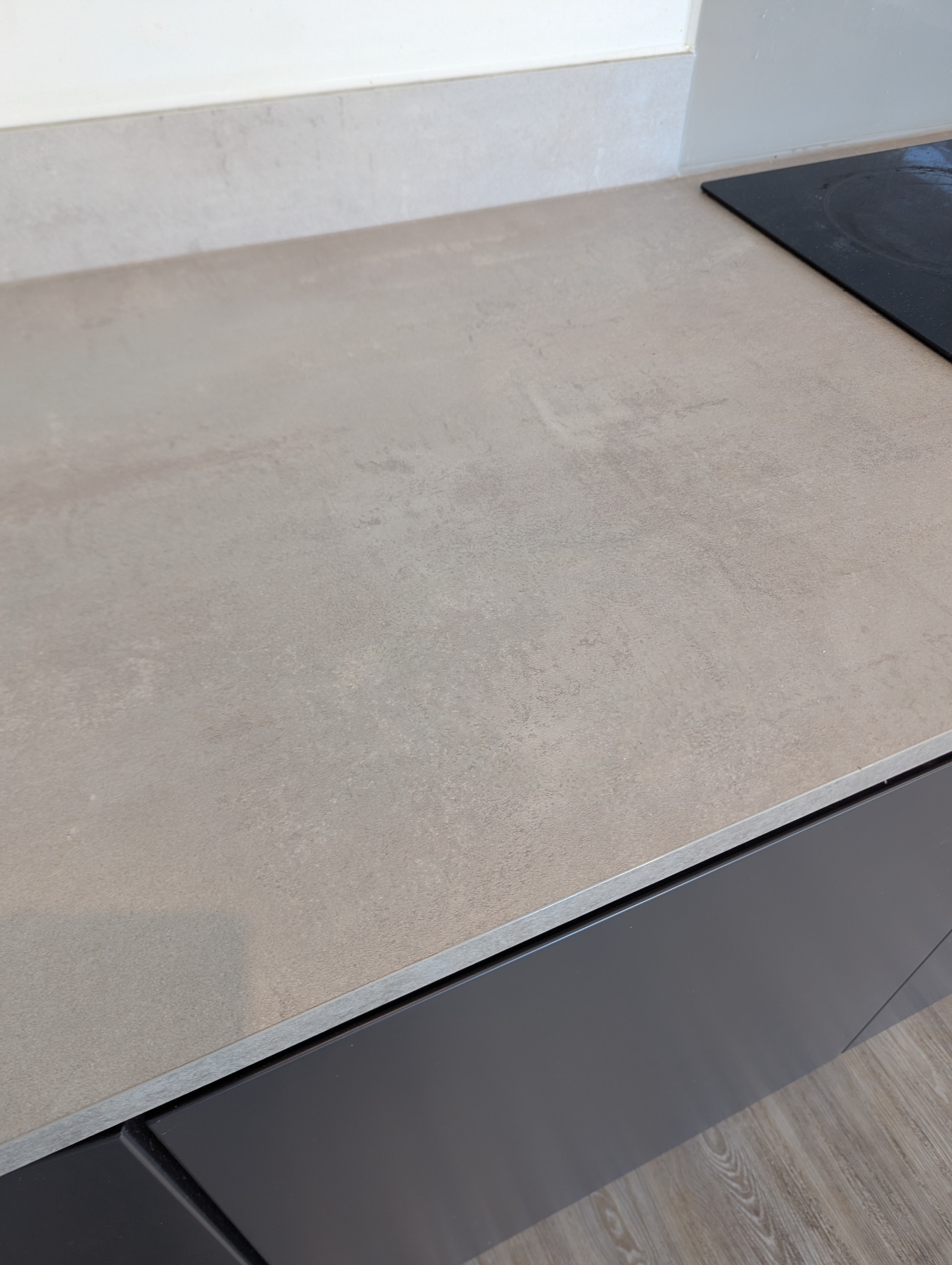 Burnt laminate worktop · after